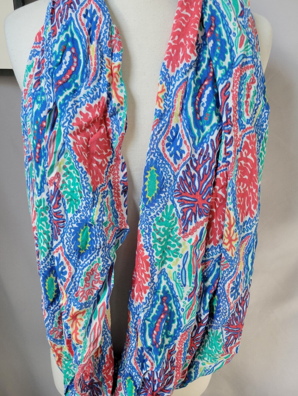Lilly Pulitzer Riley Infinity Loop Scarf Let Minnow - Picture 4 of 5